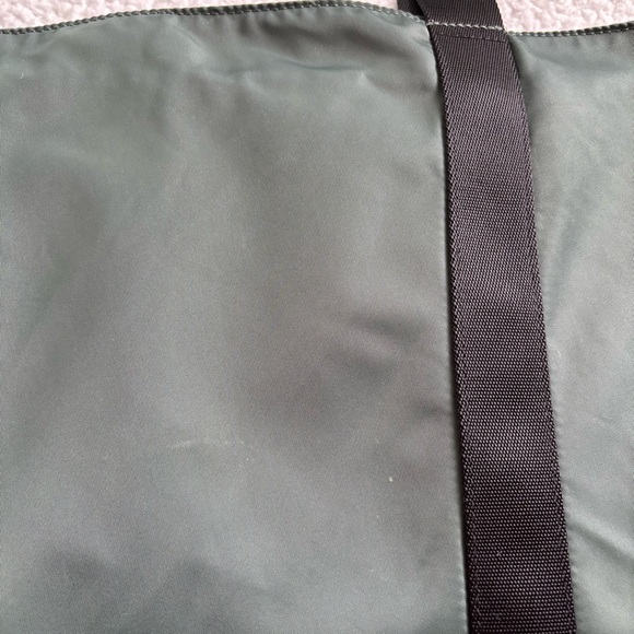 BLACK FRIDAY SALE!  Lululemon Take It On Tote Bag 24L Smoked Spruce Neo Mint - Picture 15 of 16